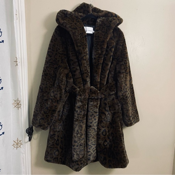 Rebecca Minkoff NWT Leopard Vegan Faux Fur Wrap Belted Coat With Hood Size Large - Picture 2 of 12